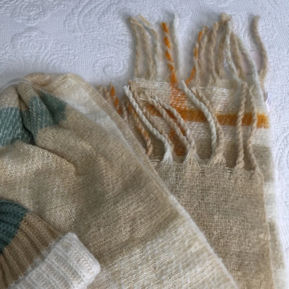 Lauren Conrad Color Seafoam/ Orange/ Cream Scarf & Hat OS